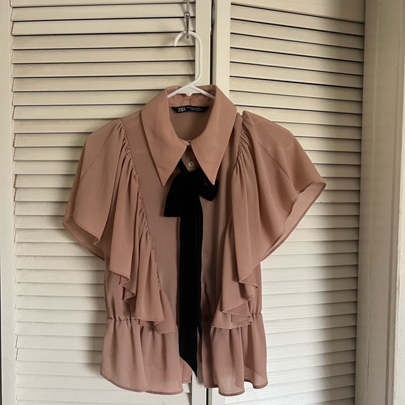 Zara pink short sleeve blouse with a black bow - Picture 2 of 7